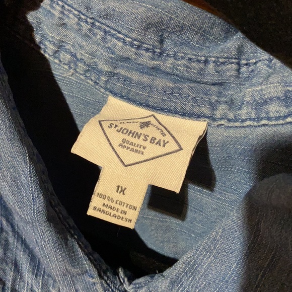 🌴🌴Women’s 1X Sleeveless Denim Blouse🌴🌴 - Picture 3 of 5